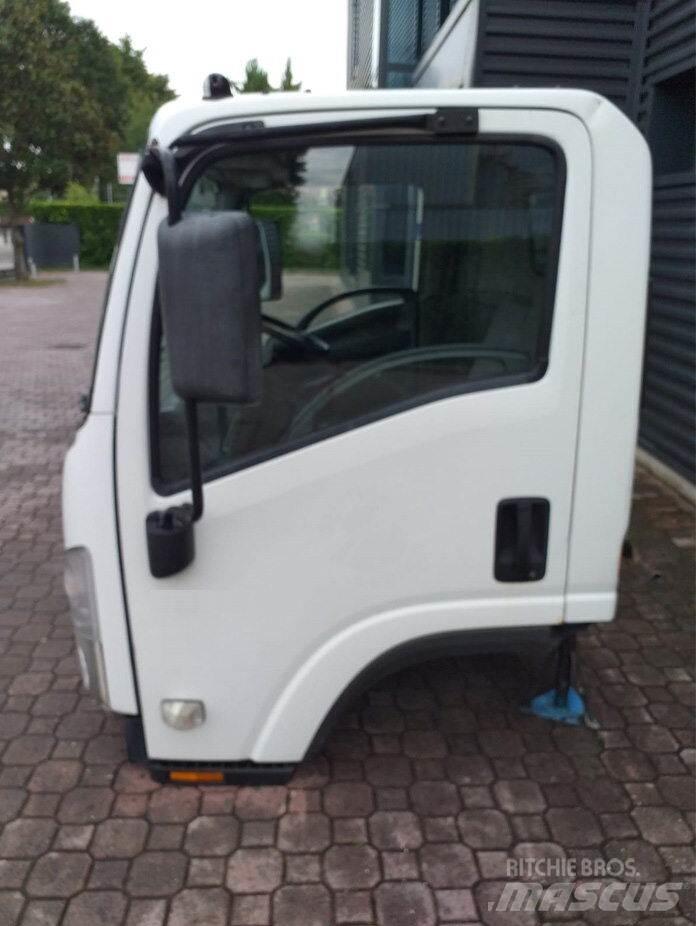 Isuzu M - L Kabine i unutrašnjost