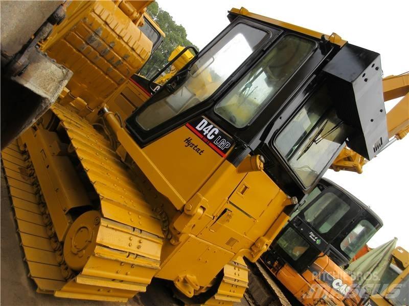 CAT D 4 C Buldožeri gusjeničari