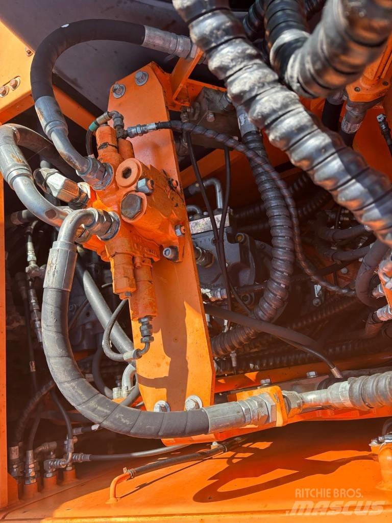 Doosan DX 210 W Bageri na kotačima