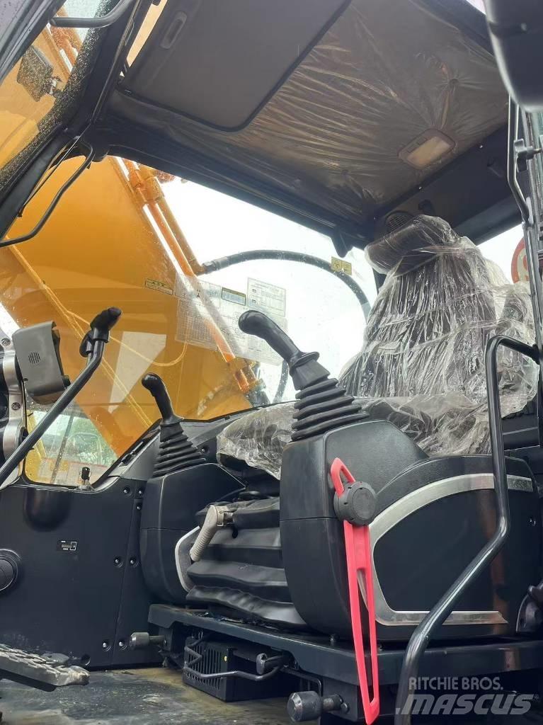Hyundai R220LC-9S Bageri na kotačima