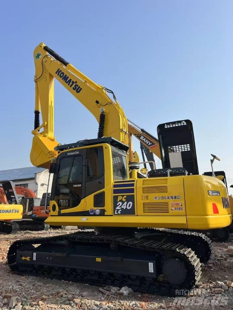 Komatsu 240-8 Bageri gusjeničari
