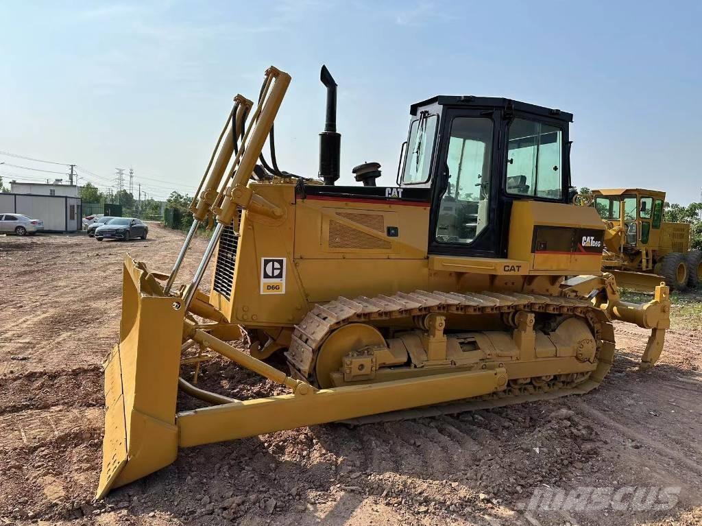 CAT D 6 G Buldožeri gusjeničari