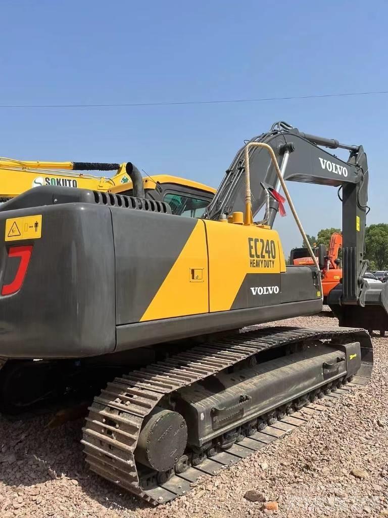 Volvo EC 240 Bageri gusjeničari