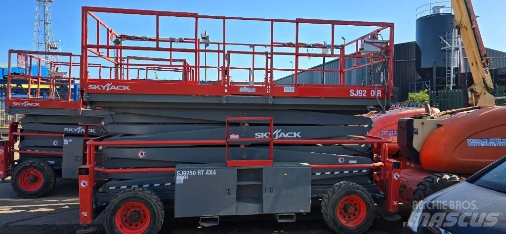 SkyJack SJ 9250 RT Škaraste platforme