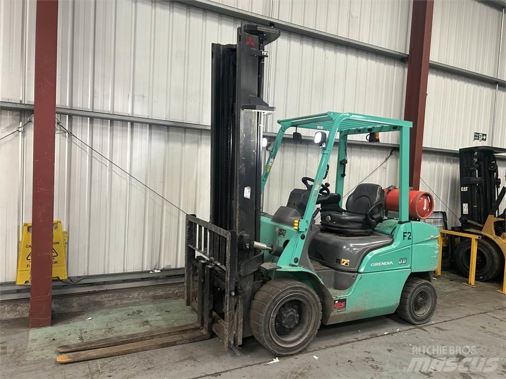 Mitsubishi FG30NT Plinski viličari