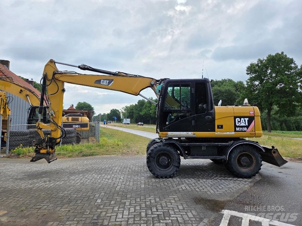 CAT M313D Bageri na kotačima