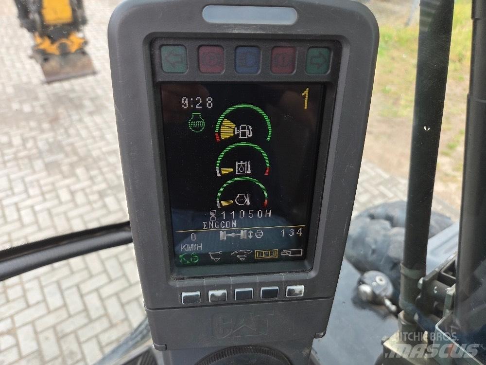 CAT M313D Bageri na kotačima