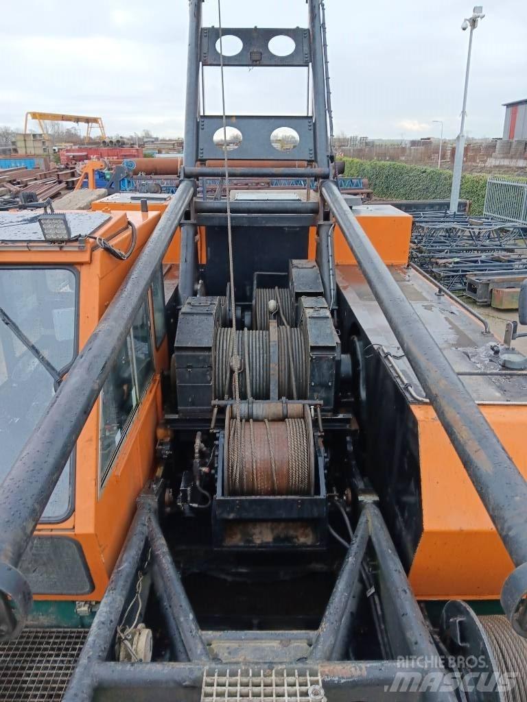 Hitachi KH 230-3 Kranovi sa gusjenicama