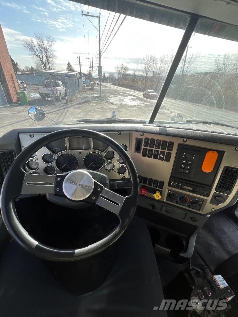 Mack GU813 Kiper kamioni