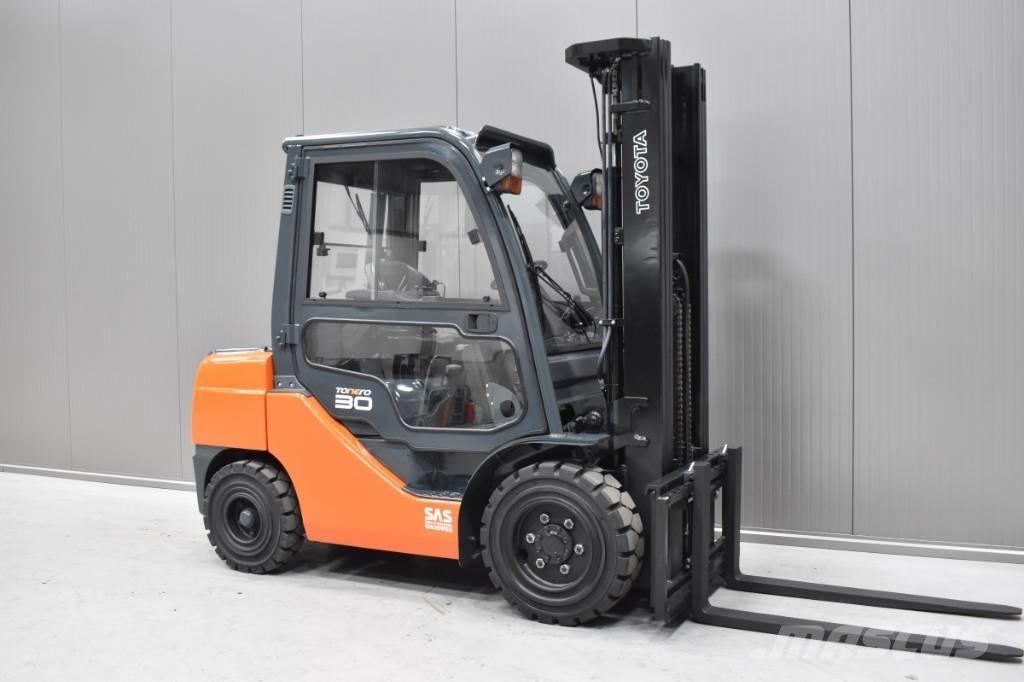 Toyota 06-8FD30F Dizelski viličari