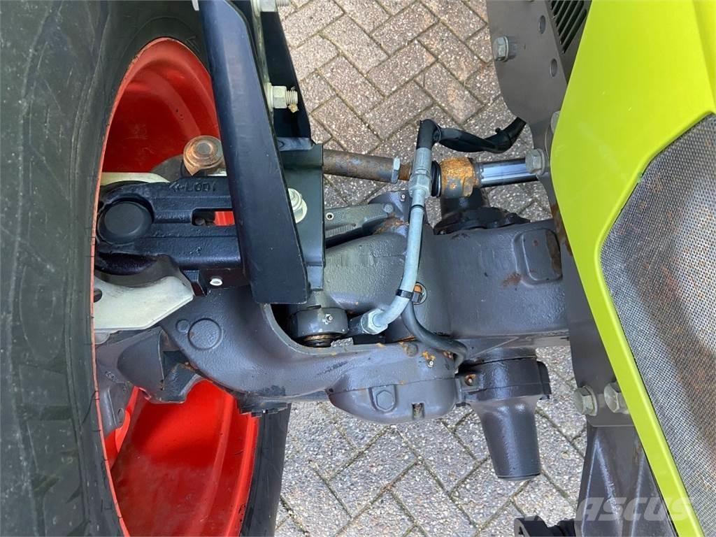 CLAAS Arion 640 Traktori