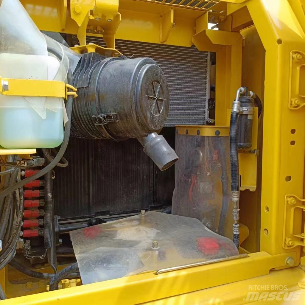 Komatsu PC 130 Bageri gusjeničari