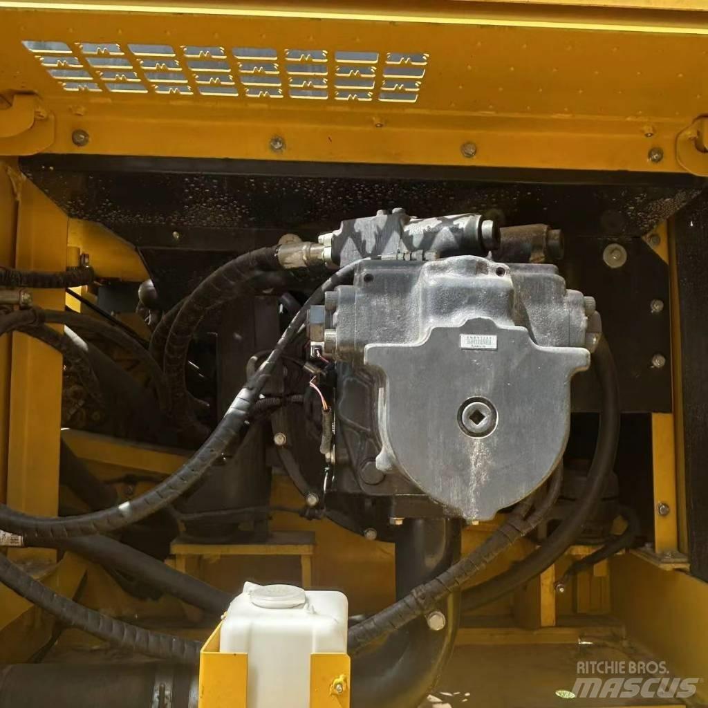 Komatsu 450-8 Bageri gusjeničari