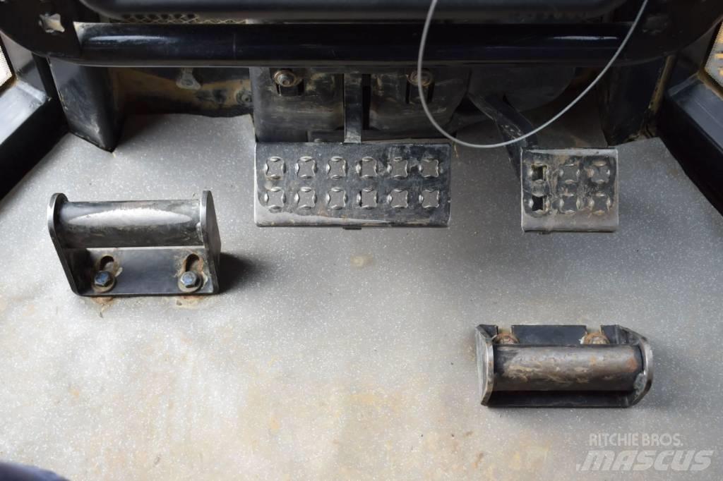 CAT D6N XL Buldožeri gusjeničari