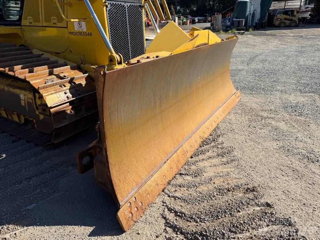 Komatsu D65PX-18 Buldožeri gusjeničari