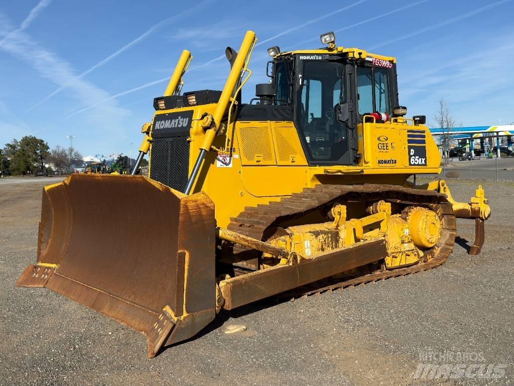 Komatsu D65EX-18 Buldožeri gusjeničari