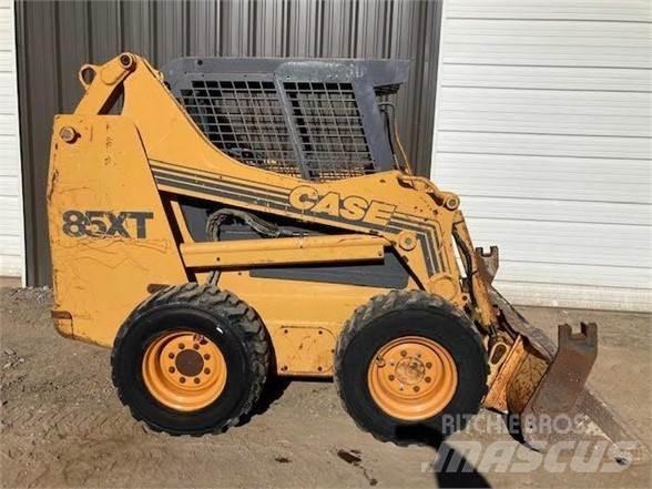 CASE 85XT Skid steer mini utovarivači