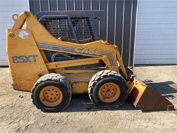 CASE 85XT Skid steer mini utovarivači