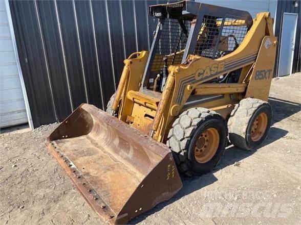 CASE 85XT Skid steer mini utovarivači