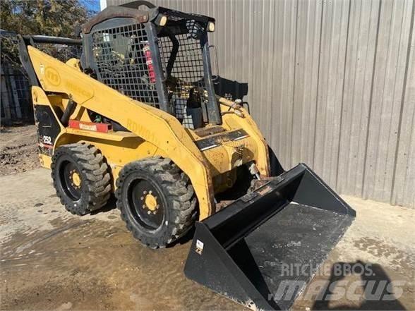 CAT 252 Skid steer mini utovarivači