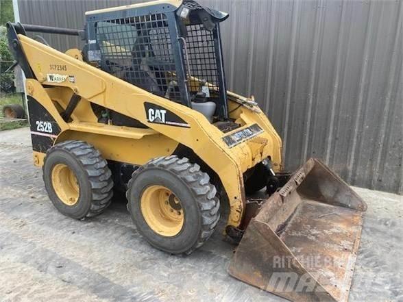 CAT 252B Skid steer mini utovarivači