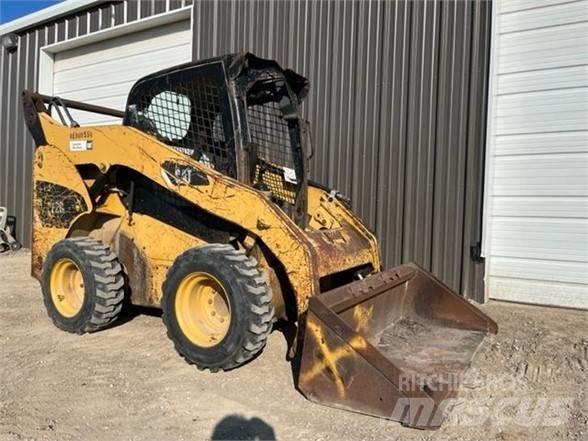 CAT 272C Skid steer mini utovarivači