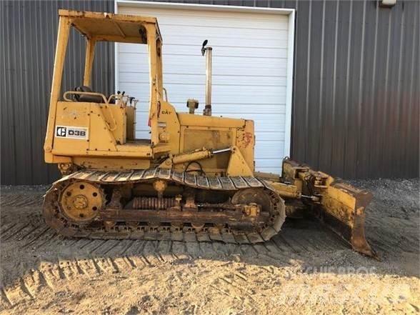 CAT D3B Buldožeri gusjeničari