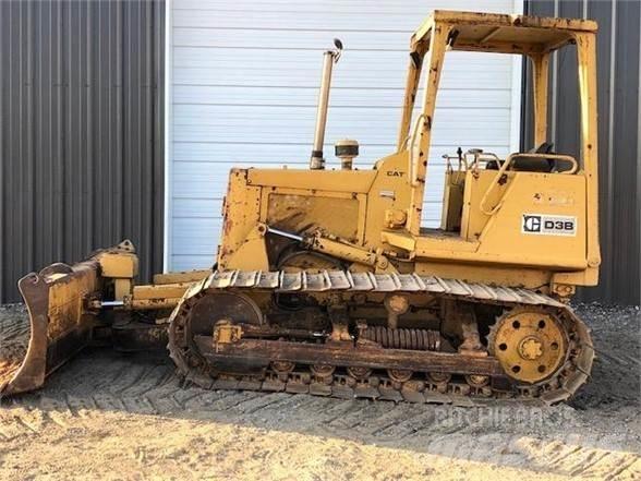CAT D3B Buldožeri gusjeničari