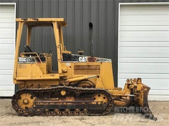 CAT D3C Buldožeri gusjeničari