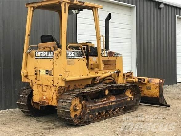 CAT D3C Buldožeri gusjeničari