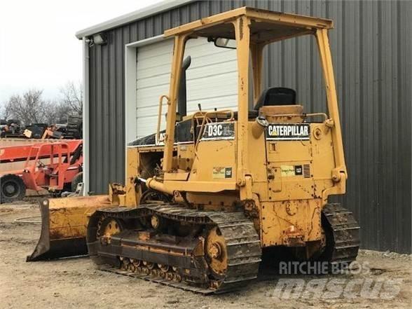 CAT D3C Buldožeri gusjeničari