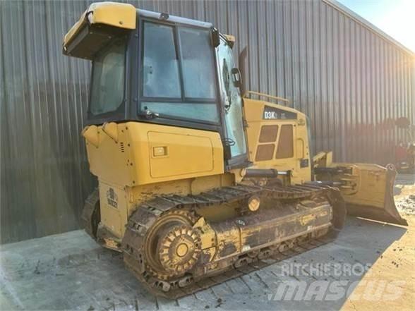 CAT D3K2 Buldožeri gusjeničari