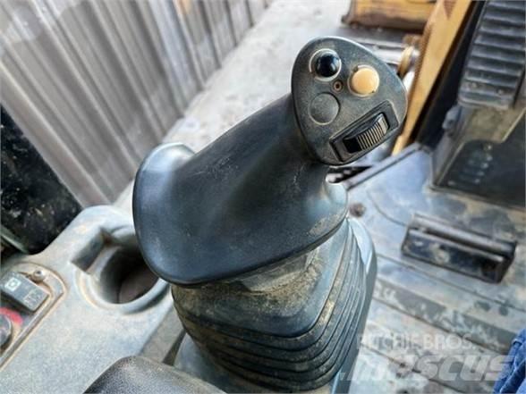 CAT D3K2 Buldožeri gusjeničari