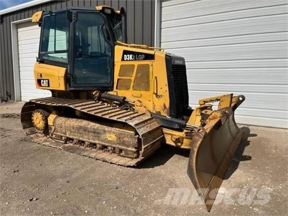 CAT D3K2 LGP Buldožeri gusjeničari