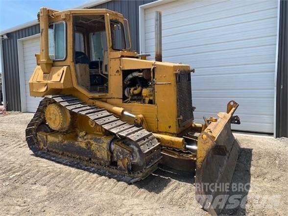 CAT D4H Buldožeri gusjeničari