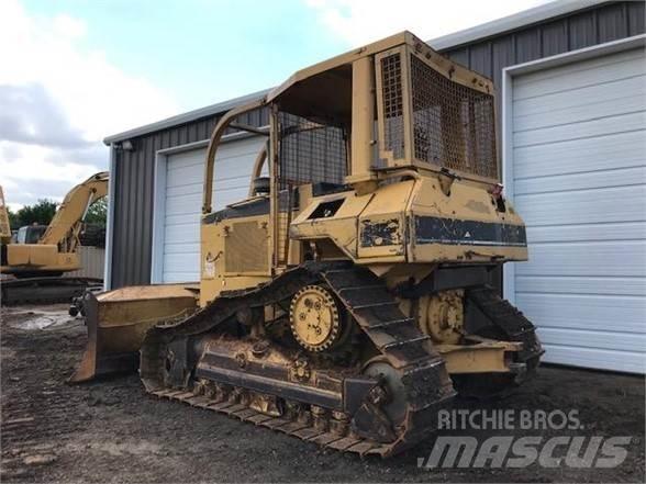 CAT D5M XL Buldožeri gusjeničari