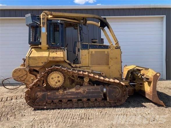 CAT D5M XL Buldožeri gusjeničari