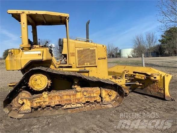 CAT D5N Buldožeri gusjeničari