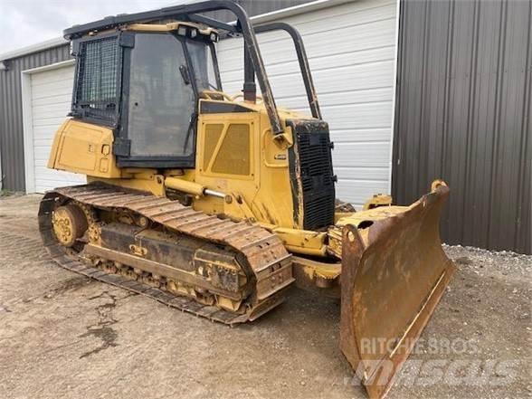 CAT D6K Buldožeri gusjeničari