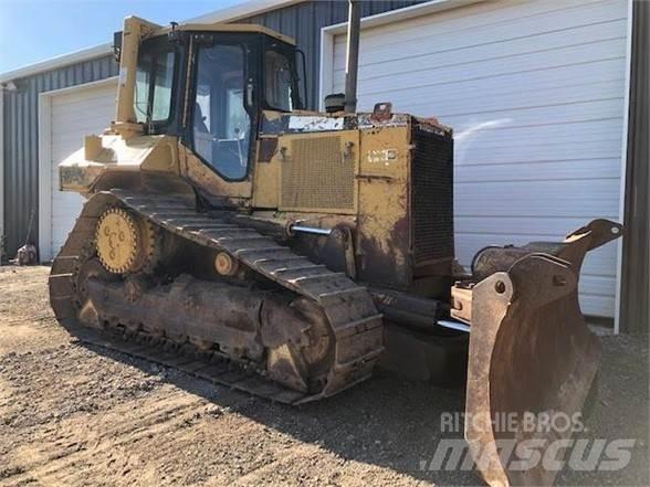 CAT D6M XL Buldožeri gusjeničari