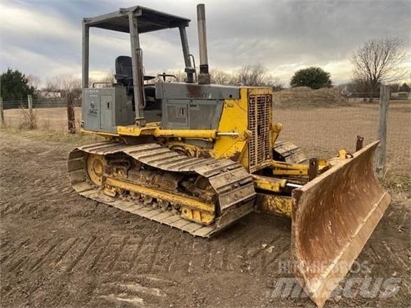 Komatsu D32P-1 Buldožeri gusjeničari