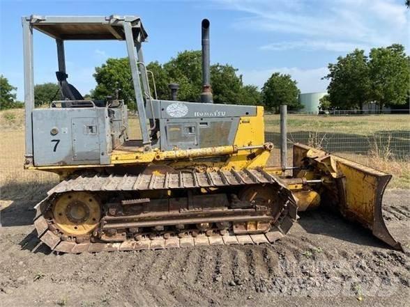 Komatsu D32P-1 Buldožeri gusjeničari
