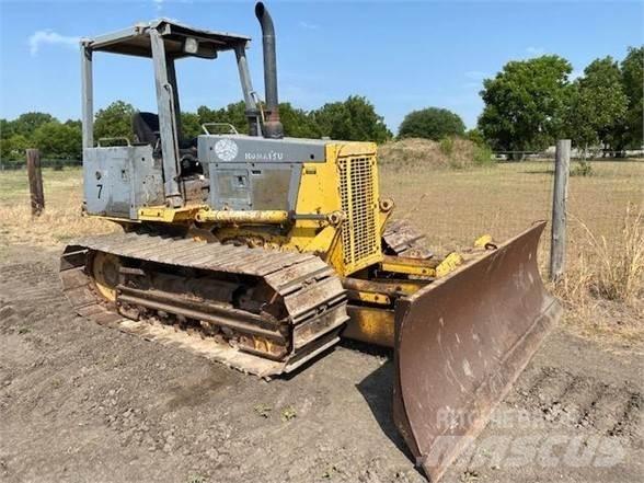 Komatsu D32P-1 Buldožeri gusjeničari
