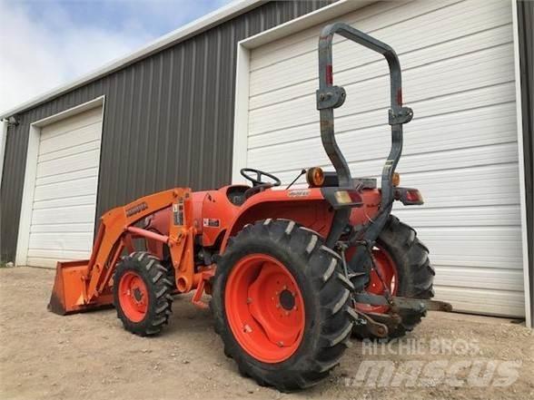 Kubota L3200 Traktori