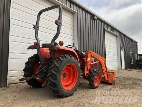 Kubota L3200 Traktori