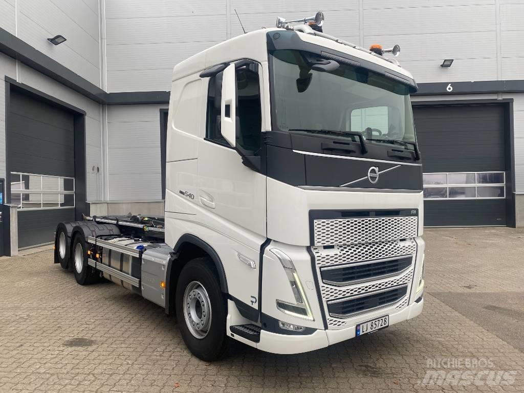 Volvo FH 540 Rol kiper kamioni s kukama za dizanje