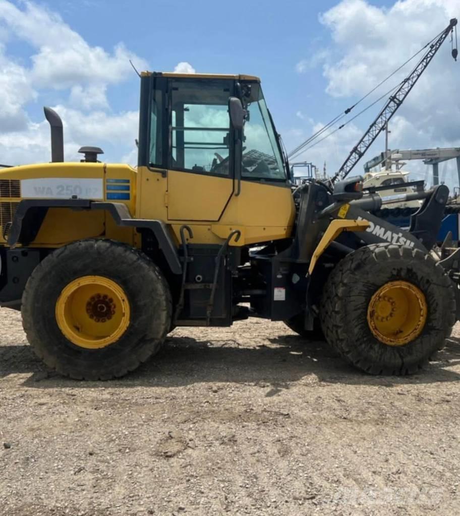 Komatsu WA 250 PZ-6 Utovarivači na kotačima