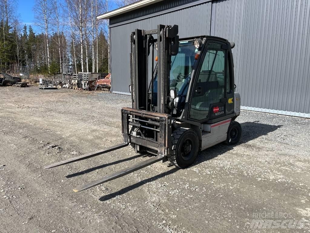 Nissan UD02A25P0 Plinski viličari