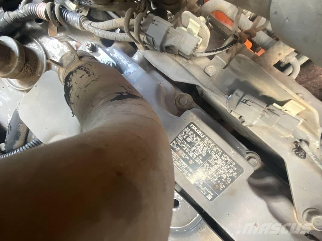 Hitachi ZX 135 US-6 Bageri gusjeničari