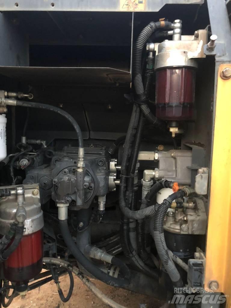 New Holland E 145 Bageri gusjeničari